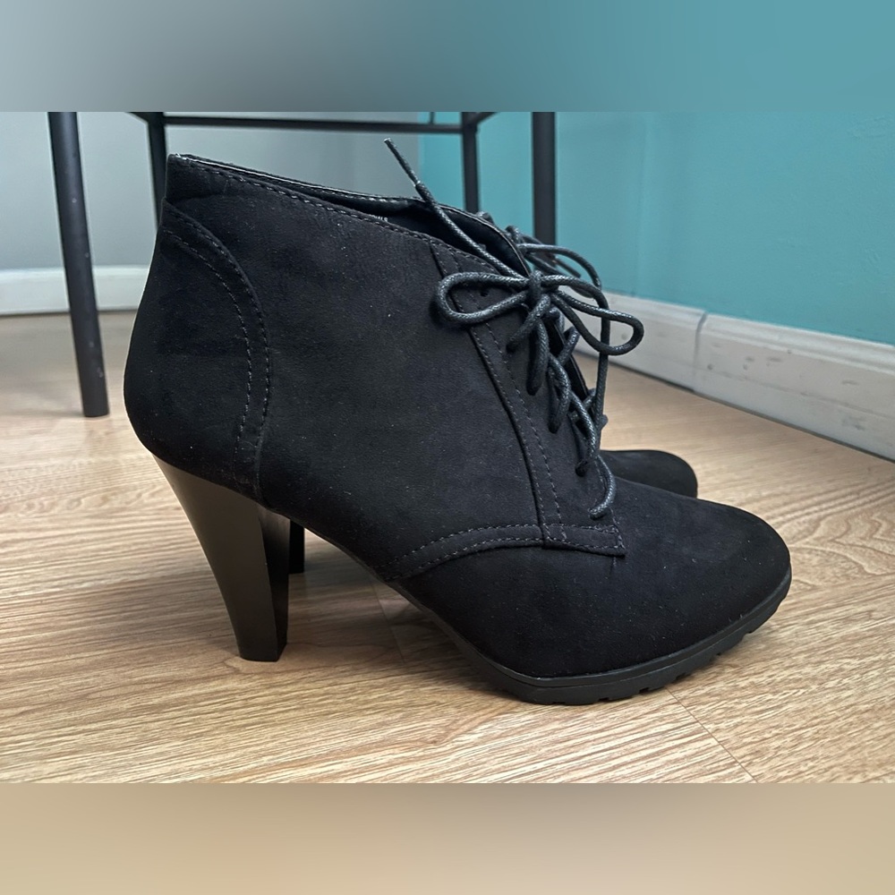 Women’s White Mountain Booties - Size 10
